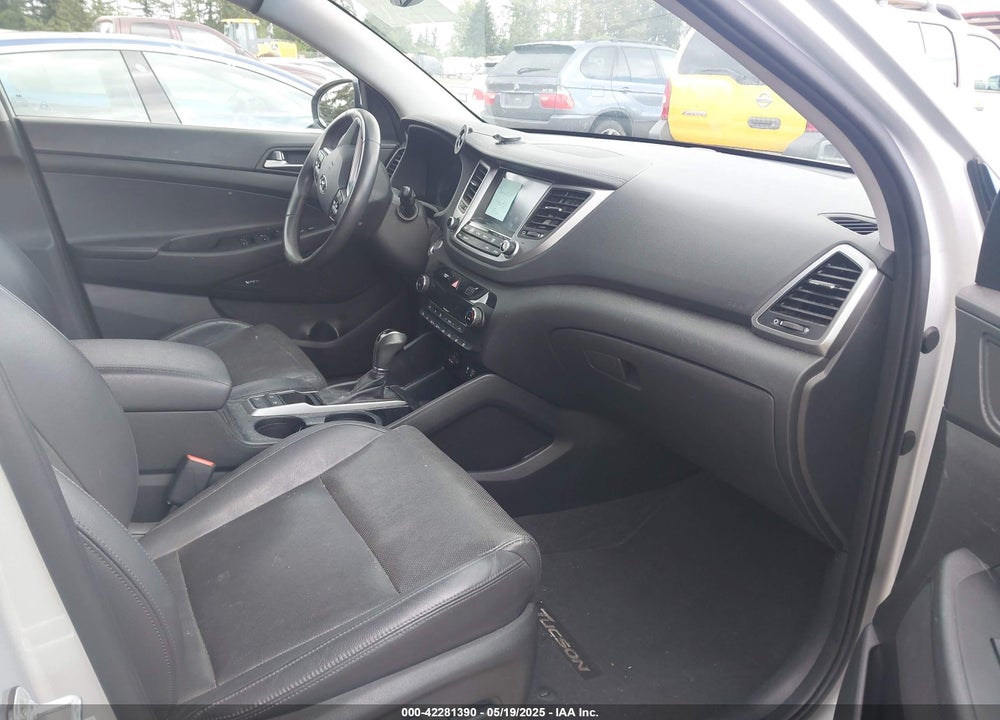 2017 HYUNDAI TUCSON LIMITED VIN: KM8J33A29HU351910