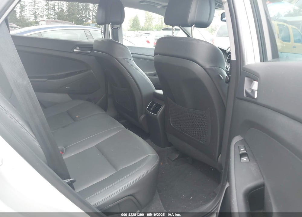 2017 HYUNDAI TUCSON LIMITED VIN: KM8J33A29HU351910