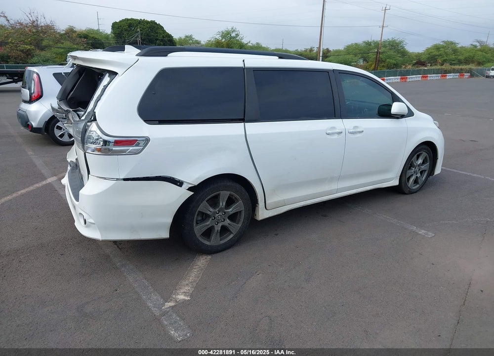 2019 TOYOTA SIENNA SE PREMIUM 8 PASSENGER VIN: 5TDXZ3DC0KS990321