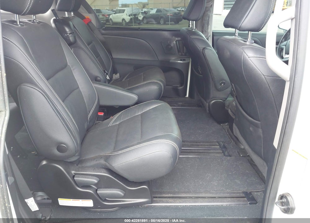 2019 TOYOTA SIENNA SE PREMIUM 8 PASSENGER VIN: 5TDXZ3DC0KS990321