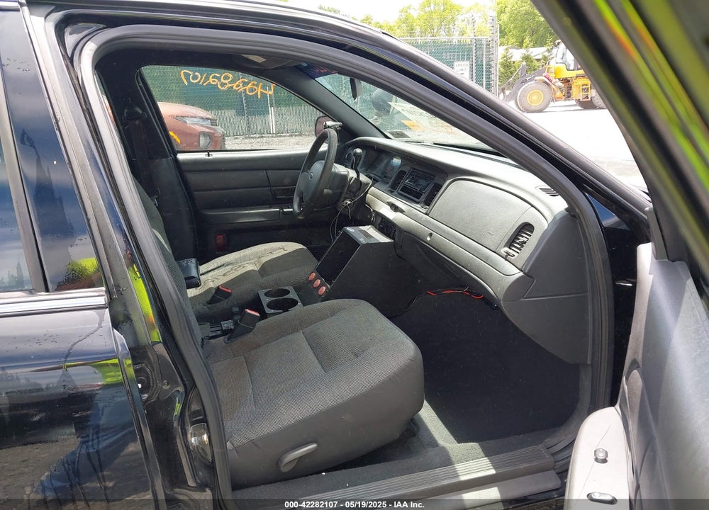 2005 FORD CROWN VICTORIA POLICE VIN: 2FAHP71WX5X158807