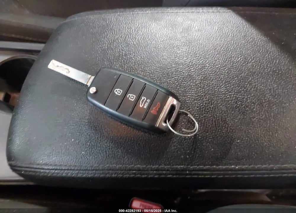 2016 KIA OPTIMA LX VIN: 5XXGT4L38GG109351