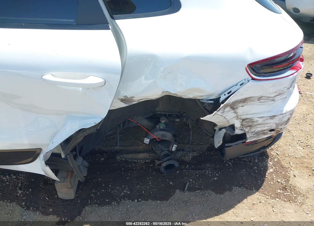 2015 PORSCHE MACAN VIN: WP1AB2A52FLB59239
