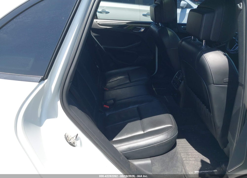 2015 PORSCHE MACAN VIN: WP1AB2A52FLB59239