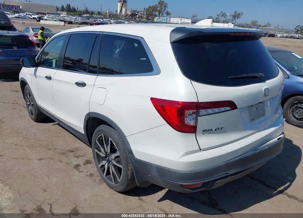 2019 HONDA PILOT LX VIN: 5FNYF6H18KB062784