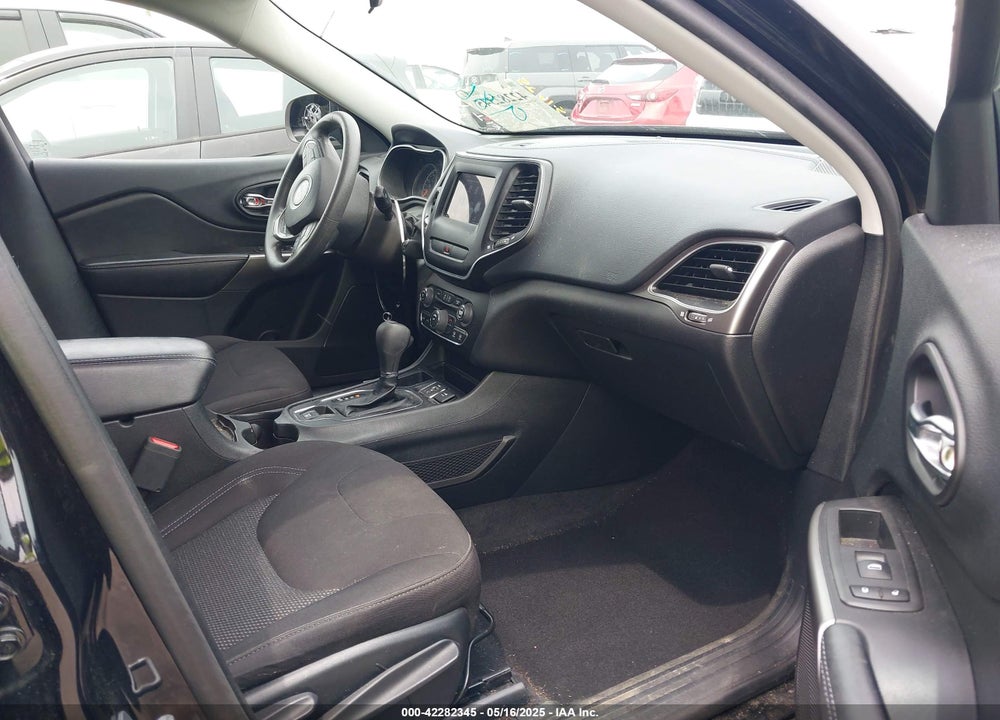 2020 JEEP CHEROKEE LATITUDE FWD VIN: 1C4PJLCB5LD539057
