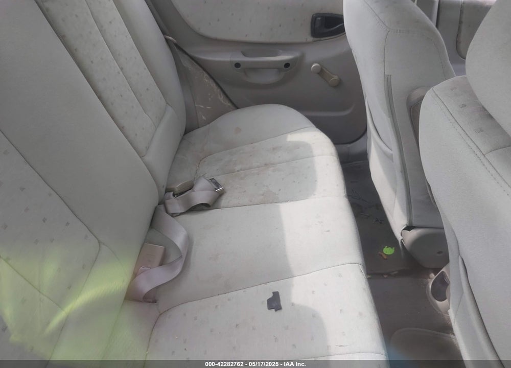 2005 HYUNDAI ACCENT GLS VIN: KMHCG45C05U595012