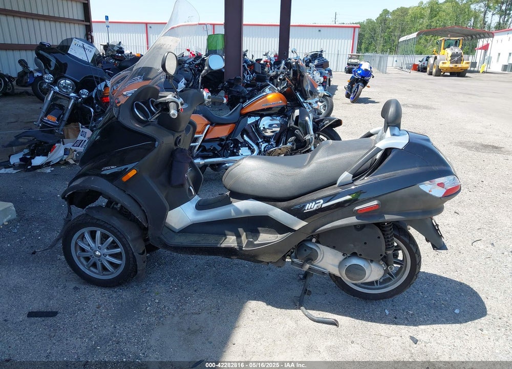2010 PIAGGIO MP3 250 VIN: ZAPM479M0A5004198