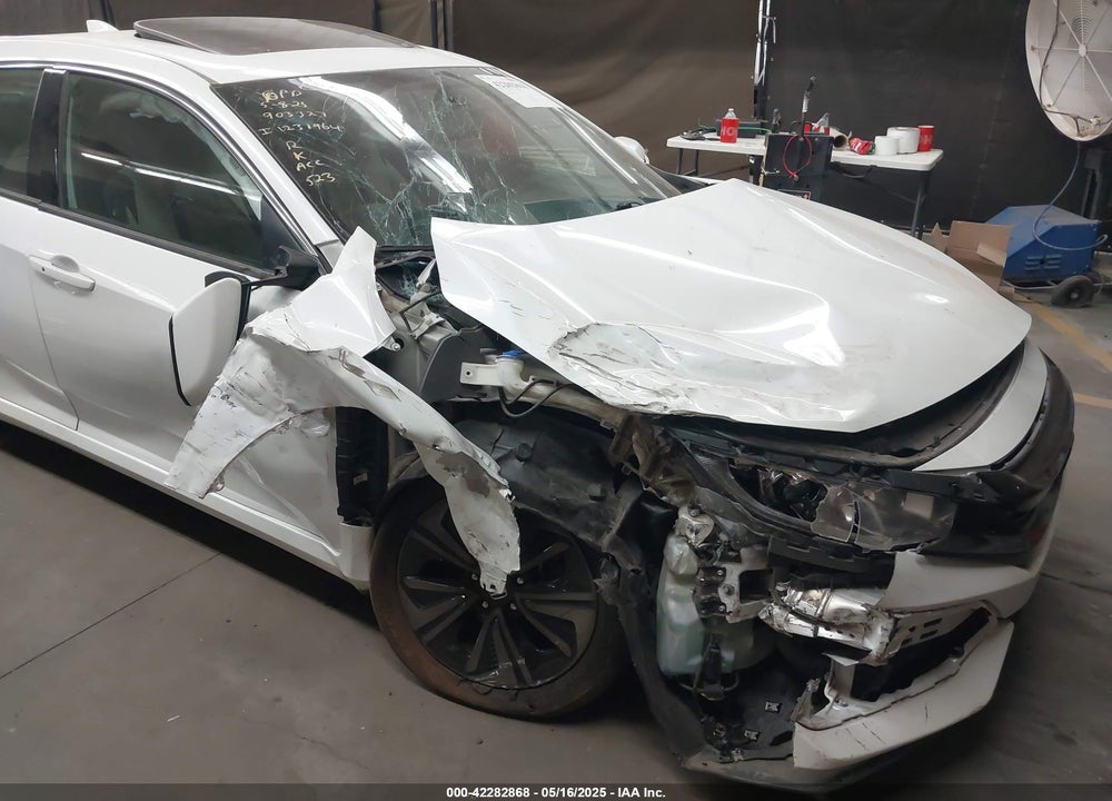 2018 HONDA CIVIC VIN: SHHFK7H52JU426898