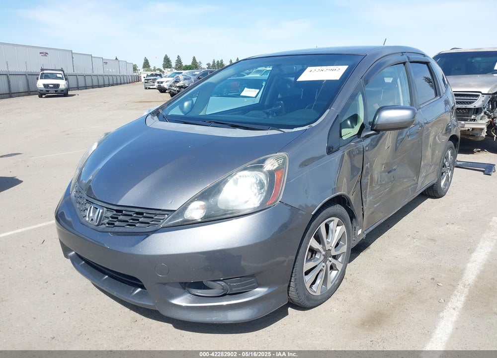 2013 HONDA FIT SPORT VIN: JHMGE8H53DC077205