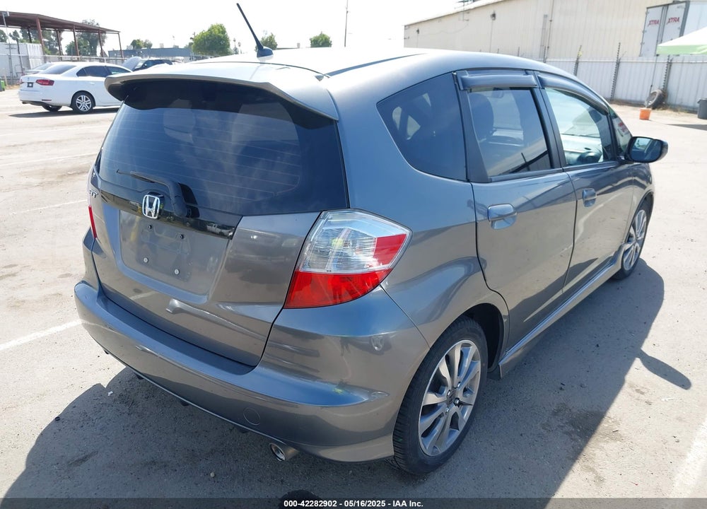 2013 HONDA FIT SPORT VIN: JHMGE8H53DC077205