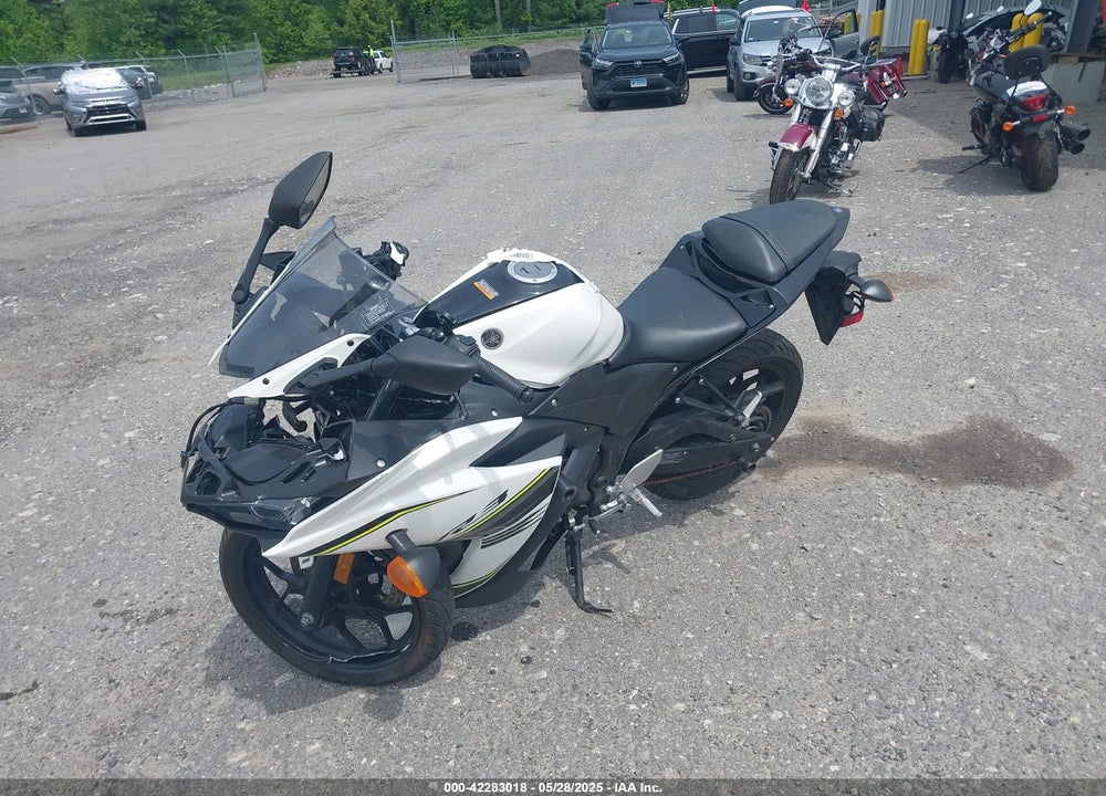 2017 YAMAHA YZFR3 A VIN: MH3RH15Y4HK002159