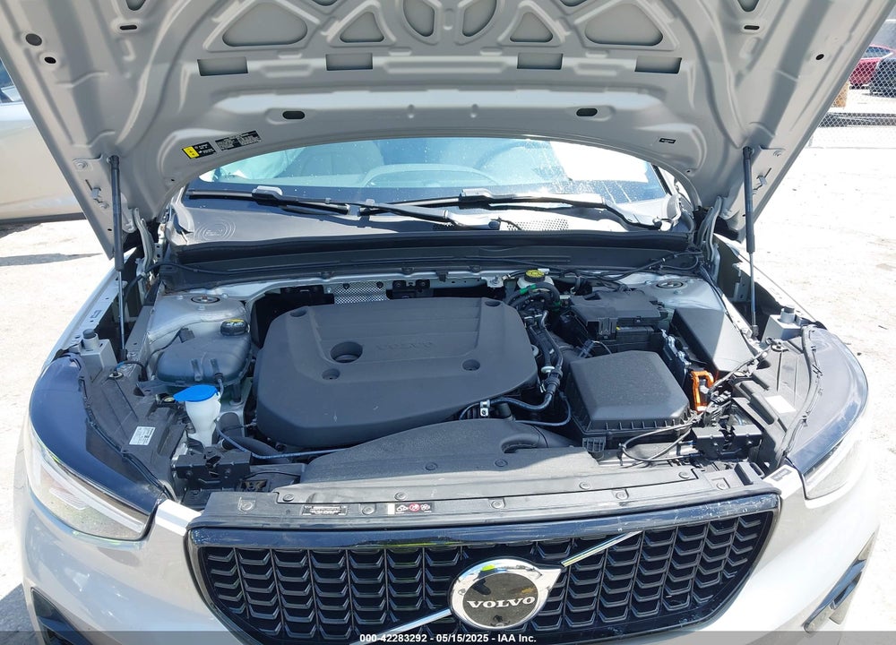 2024 VOLVO XC40 B5 PLUS DARK THEME VIN: YV4L12ULXR2293107