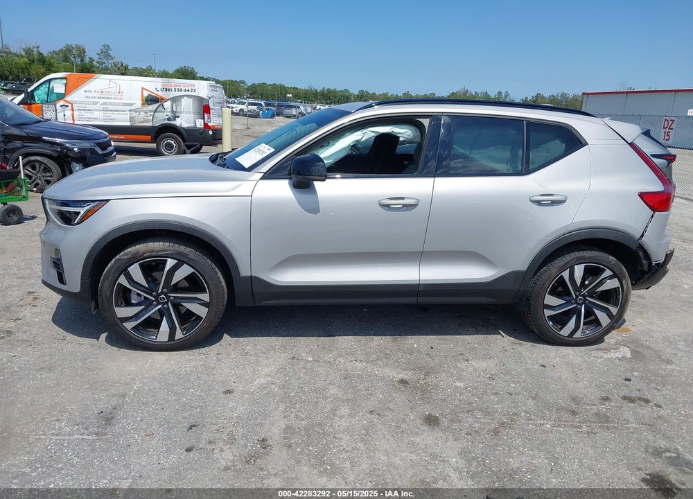 2024 VOLVO XC40 B5 PLUS DARK THEME VIN: YV4L12ULXR2293107
