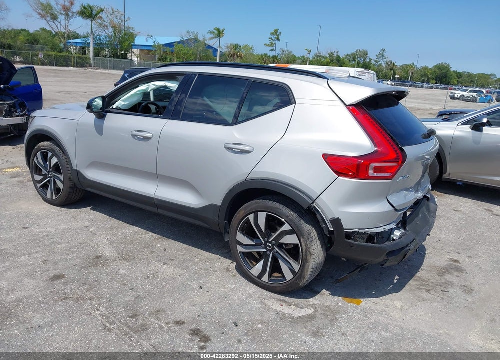 2024 VOLVO XC40 B5 PLUS DARK THEME VIN: YV4L12ULXR2293107