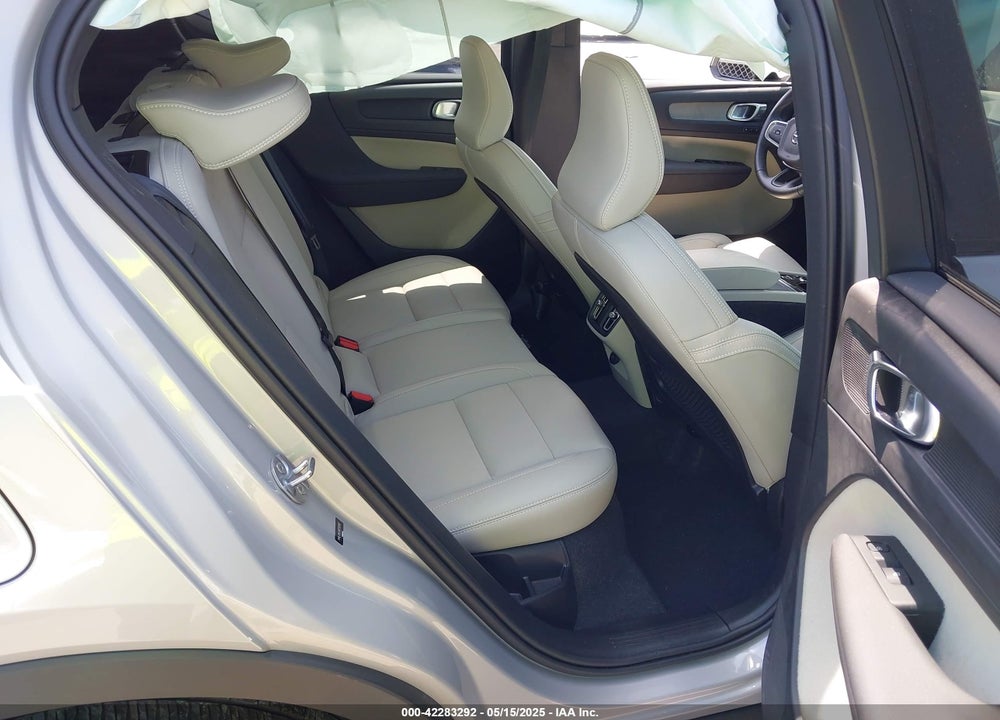 2024 VOLVO XC40 B5 PLUS DARK THEME VIN: YV4L12ULXR2293107