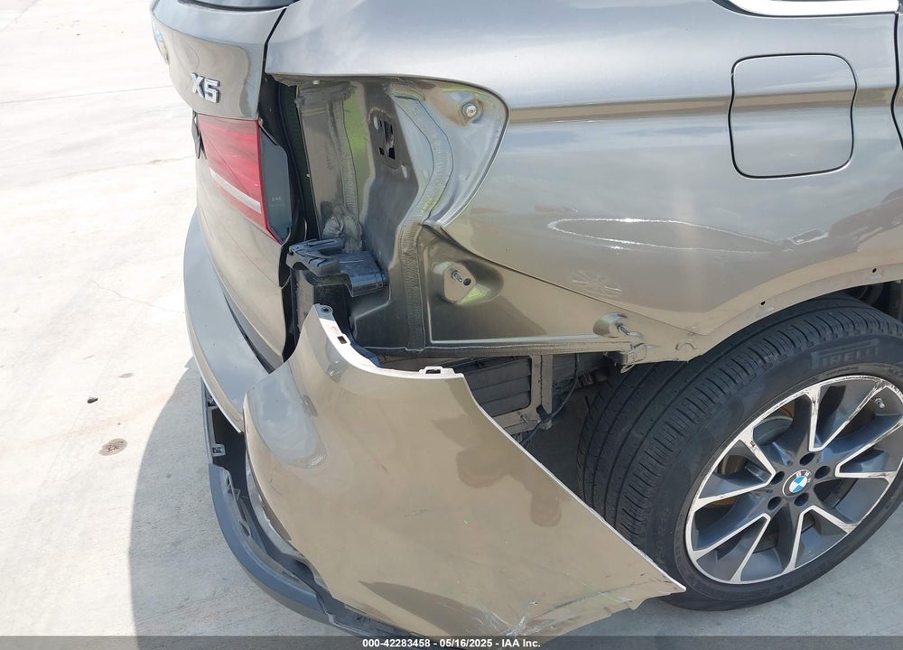 2017 BMW X5 VIN: 5UXKR2C54H0U20033