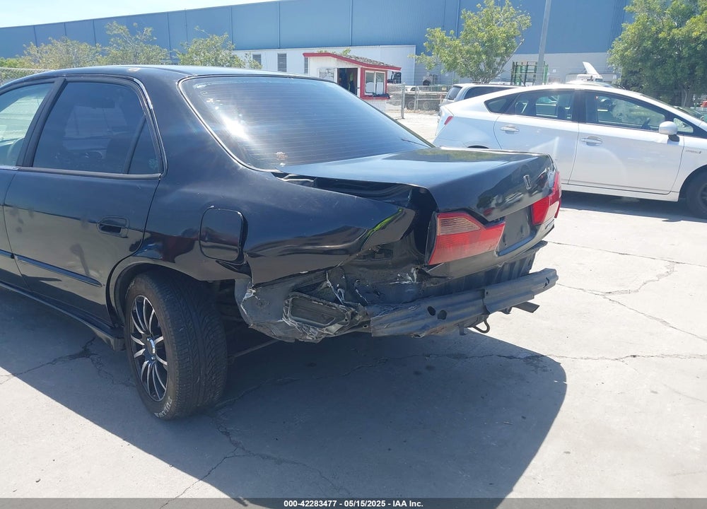 1999 HONDA ACCORD DX VIN: 1HGCF8645XA110939