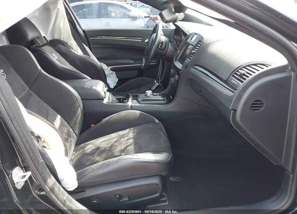 2019 CHRYSLER 300 VIN: 2C3CCABG5KH648229
