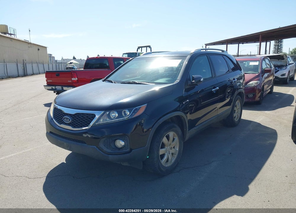 2011 KIA SORENTO LX VIN: 5XYKT3A18BG001533