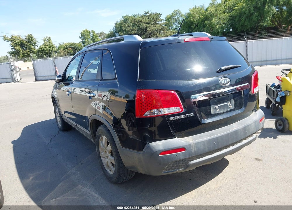 2011 KIA SORENTO LX VIN: 5XYKT3A18BG001533