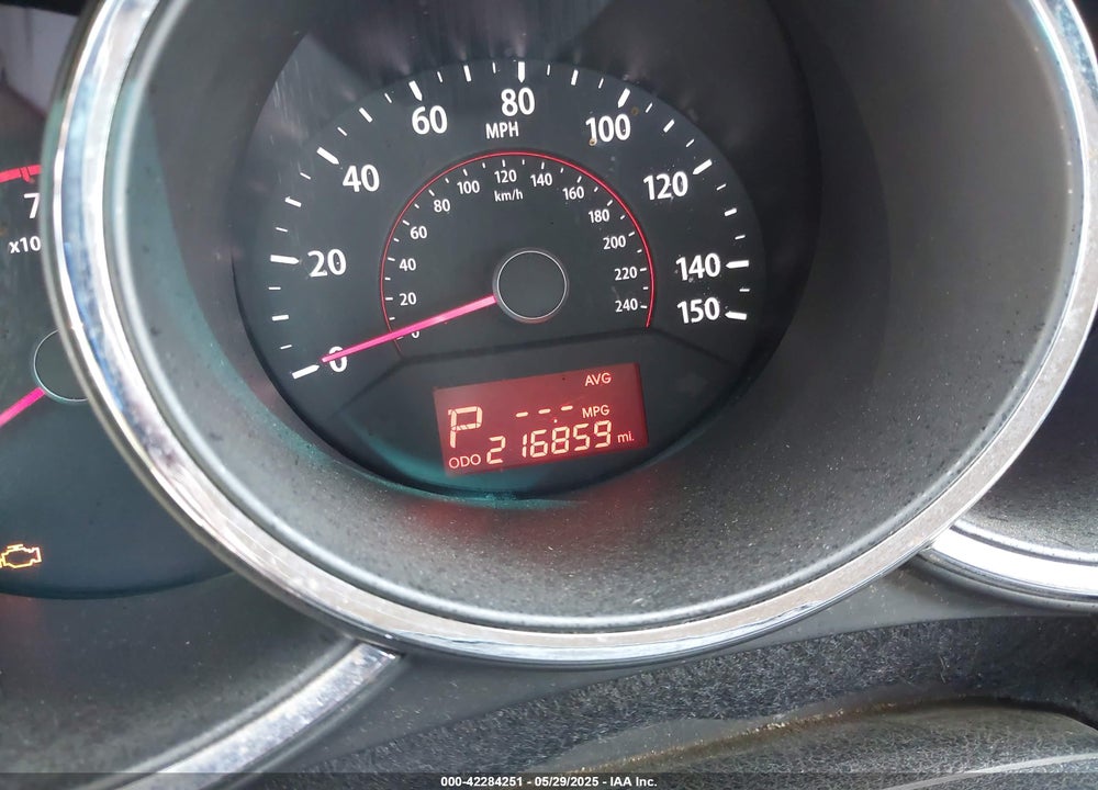 2011 KIA SORENTO LX VIN: 5XYKT3A18BG001533