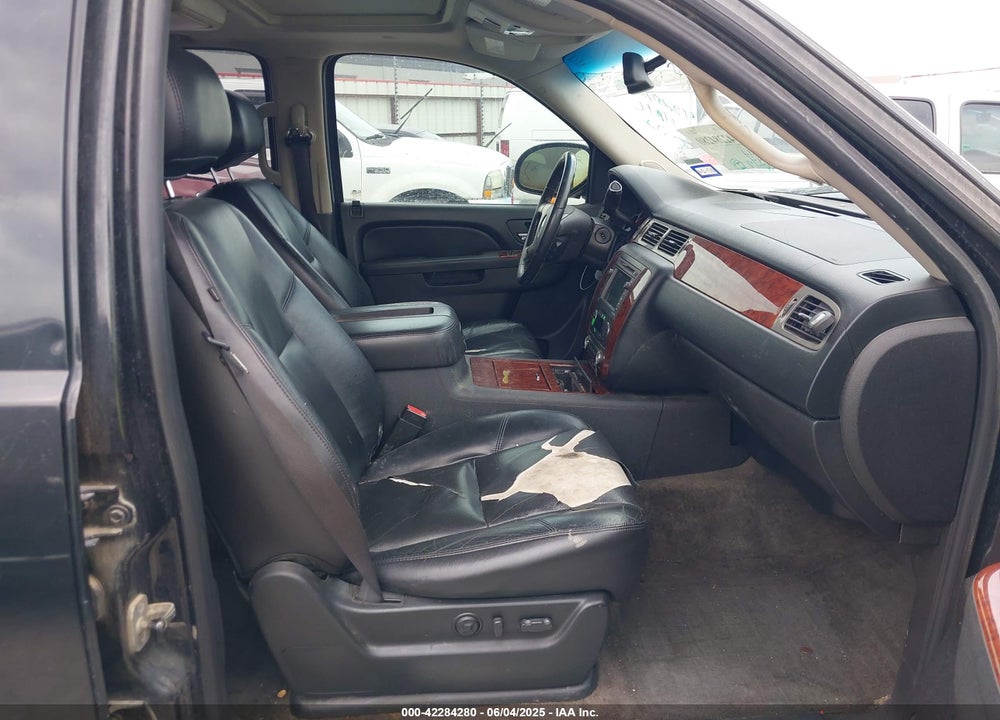 2010 CHEVROLET TAHOE LTZ VIN: 1GNUKCE07AR183648