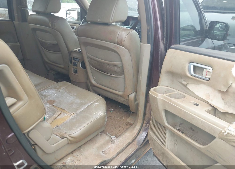 2011 HONDA PILOT VIN: 5FNYF4H71BB006081