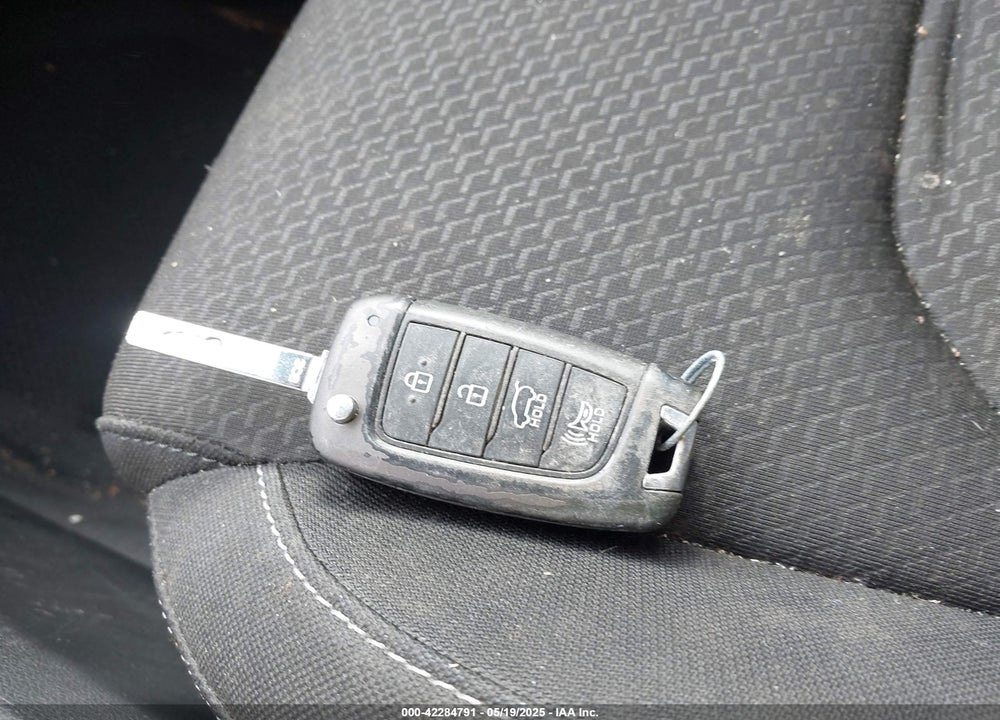 2019 HYUNDAI ELANTRA GT VIN: KMHH35LE9KU109353
