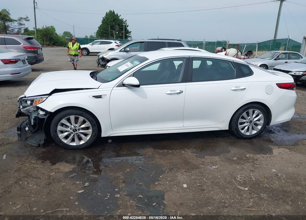 2018 KIA OPTIMA VIN: 5XXGT4L36JG233495