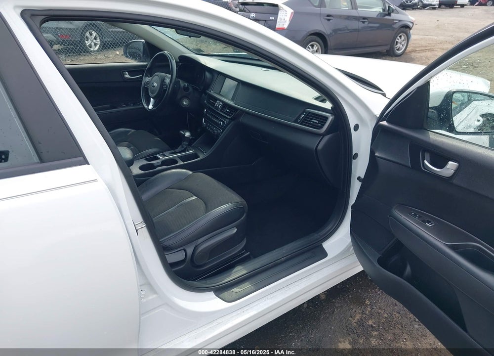 2018 KIA OPTIMA VIN: 5XXGT4L36JG233495
