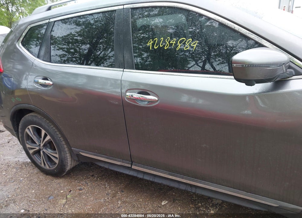2017 NISSAN ROGUE VIN: 5N1AT2MT9HC747002