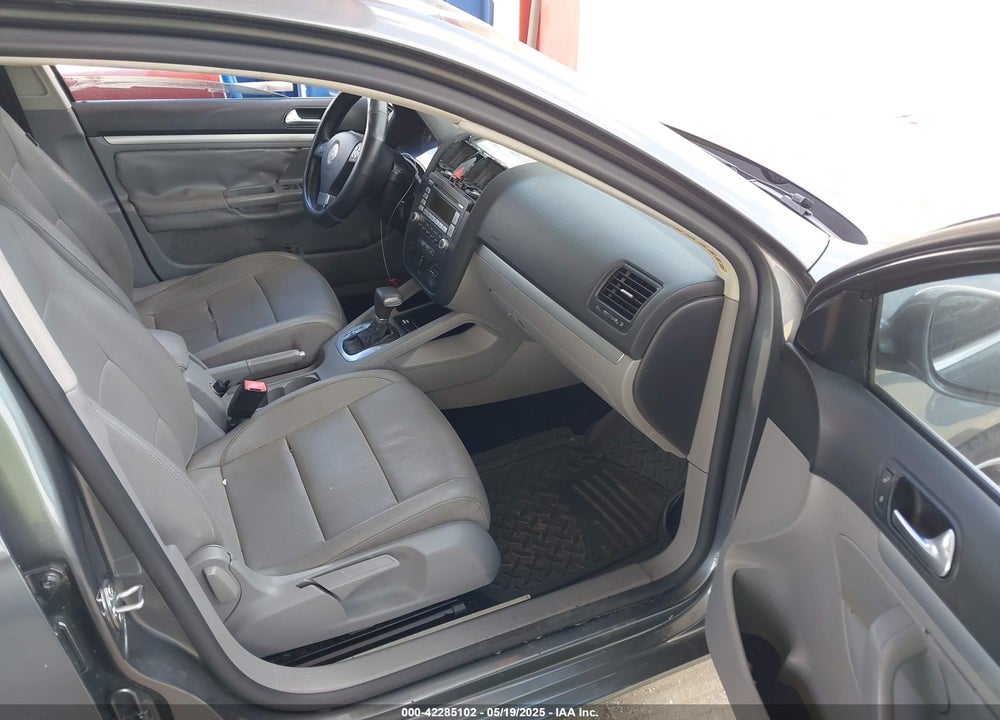 2008 VOLKSWAGEN JETTA VIN: 3VWRM71K68M058236