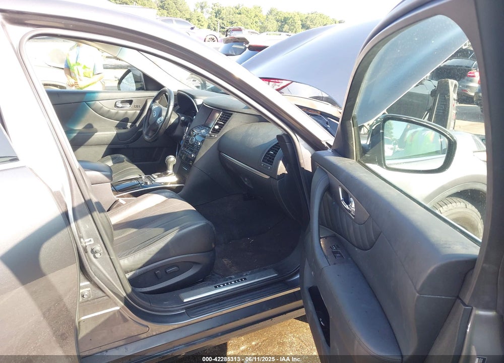 2017 INFINITI QX70 VIN: JN8CS1MW4HM410322