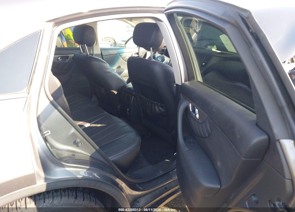 2017 INFINITI QX70 VIN: JN8CS1MW4HM410322