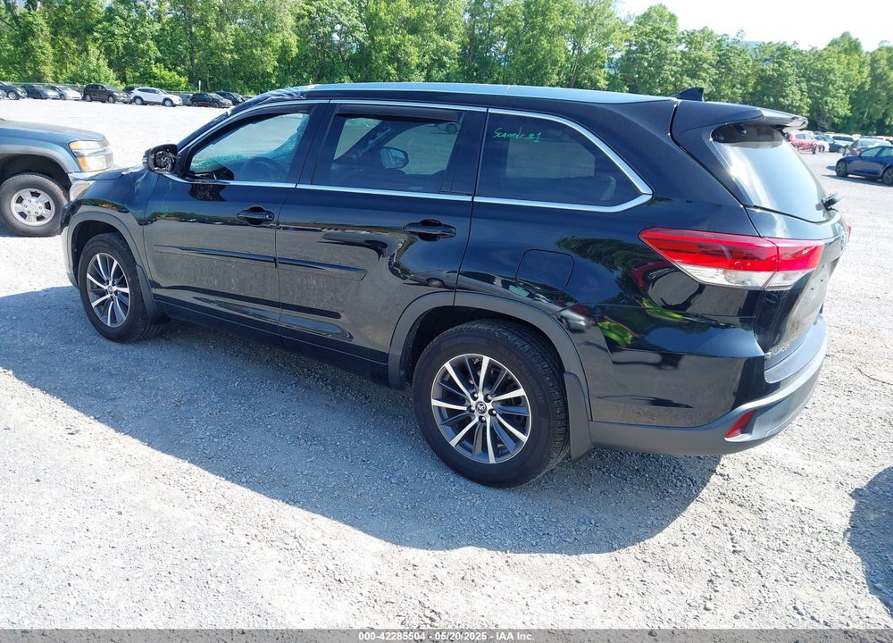 2017 TOYOTA HIGHLANDER XLE VIN: 5TDJZRFH1HS394399