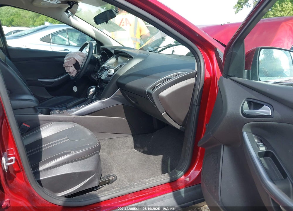 2014 FORD FOCUS TITANIUM VIN: 1FADP3N28EL181434