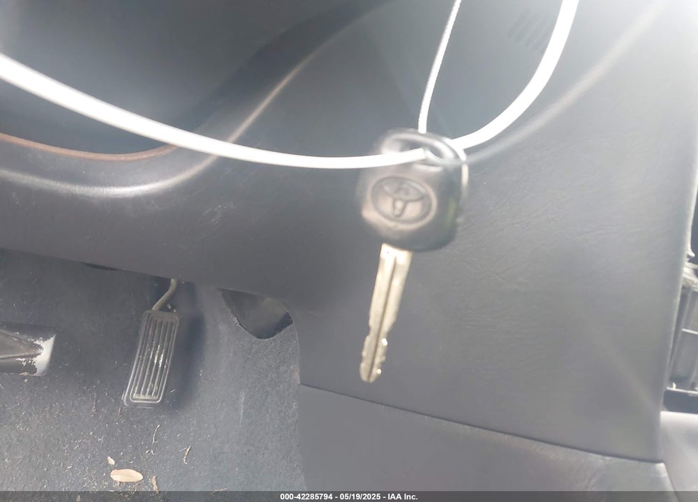 2007 TOYOTA COROLLA VIN: 1NXBR32EX7Z883774