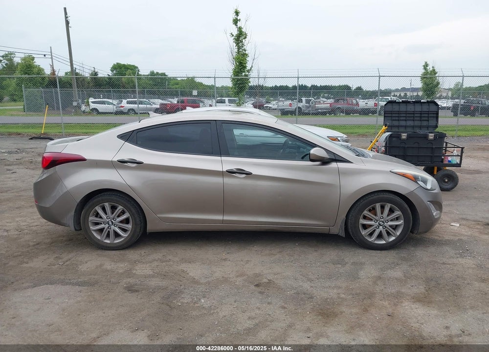 2014 HYUNDAI ELANTRA VIN: 5NPDH4AE8EH529041