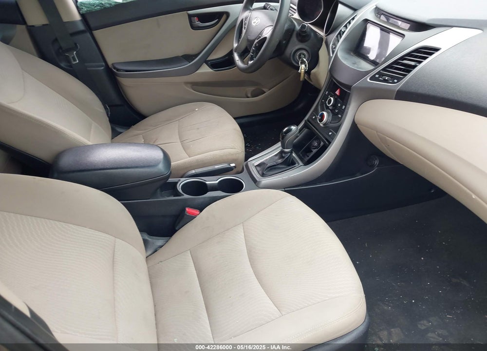 2014 HYUNDAI ELANTRA VIN: 5NPDH4AE8EH529041