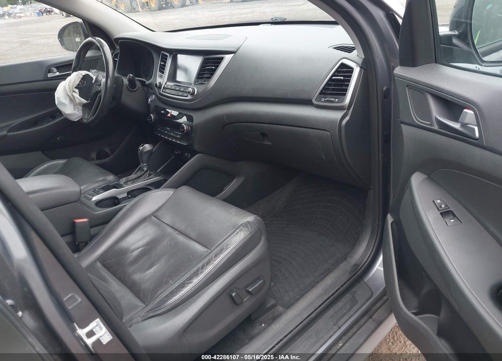 2017 HYUNDAI TUCSON SE PLUS VIN: KM8J3CA44HU472880