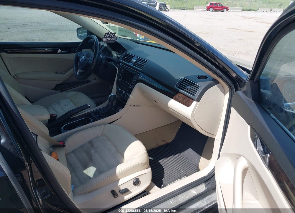 2014 VOLKSWAGEN PASSAT VIN: 1VWCN7A31EC060999