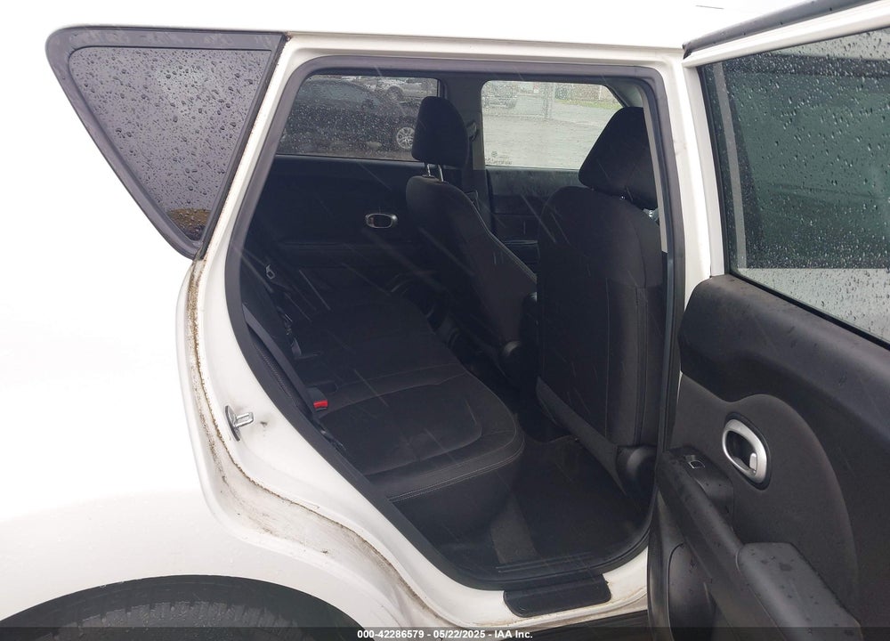 2017 KIA SOUL VIN: KNDJN2A27H7452869