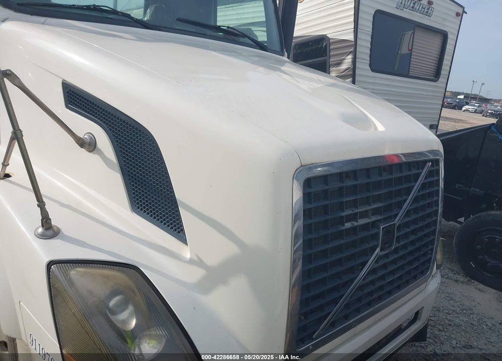 2011 VOLVO VN VNL VIN: 4V4NC9EH5BN294246