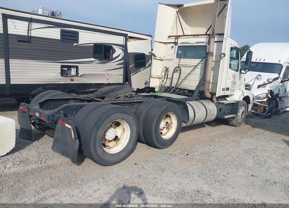 2011 VOLVO VN VNL VIN: 4V4NC9EH5BN294246