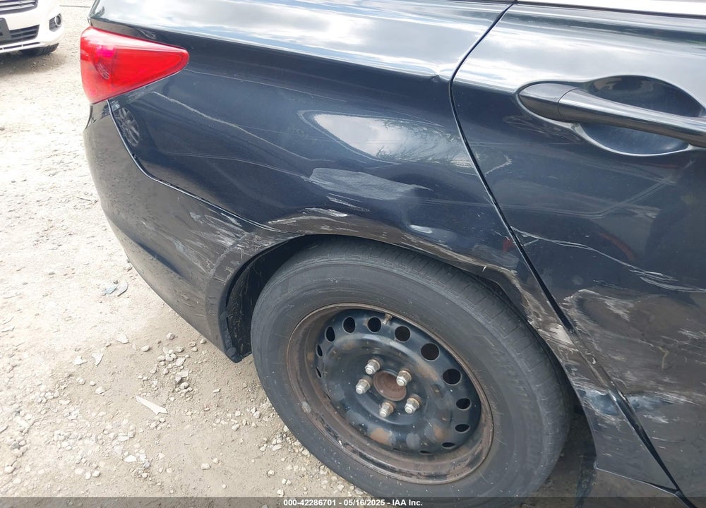 2011 HYUNDAI SONATA VIN: 5NPEB4AC2BH255013