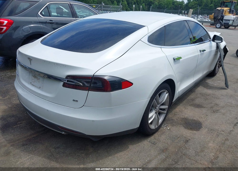 2014 TESLA MODEL S VIN: 5YJSA1H18EFP38131
