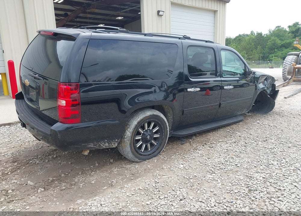 2014 CHEVROLET SUBURBAN 1500 LT VIN: 1GNSCJE07ER219935