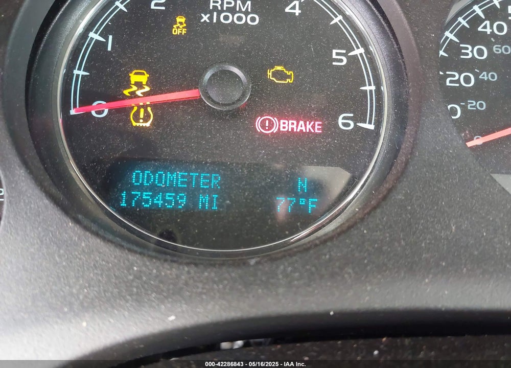 2014 CHEVROLET SUBURBAN 1500 LT VIN: 1GNSCJE07ER219935