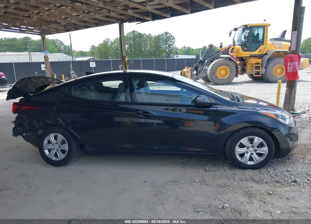 2016 HYUNDAI ELANTRA VIN: 5NPDH4AE3GH754907